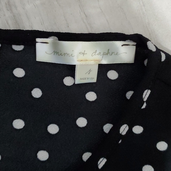 Mimi & Daphne women's Polk a dot size small top - Picture 6 of 7